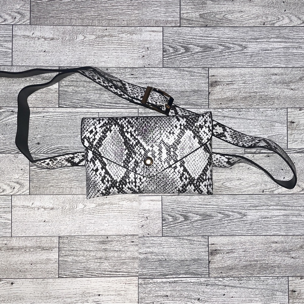Snakeskin beltbag